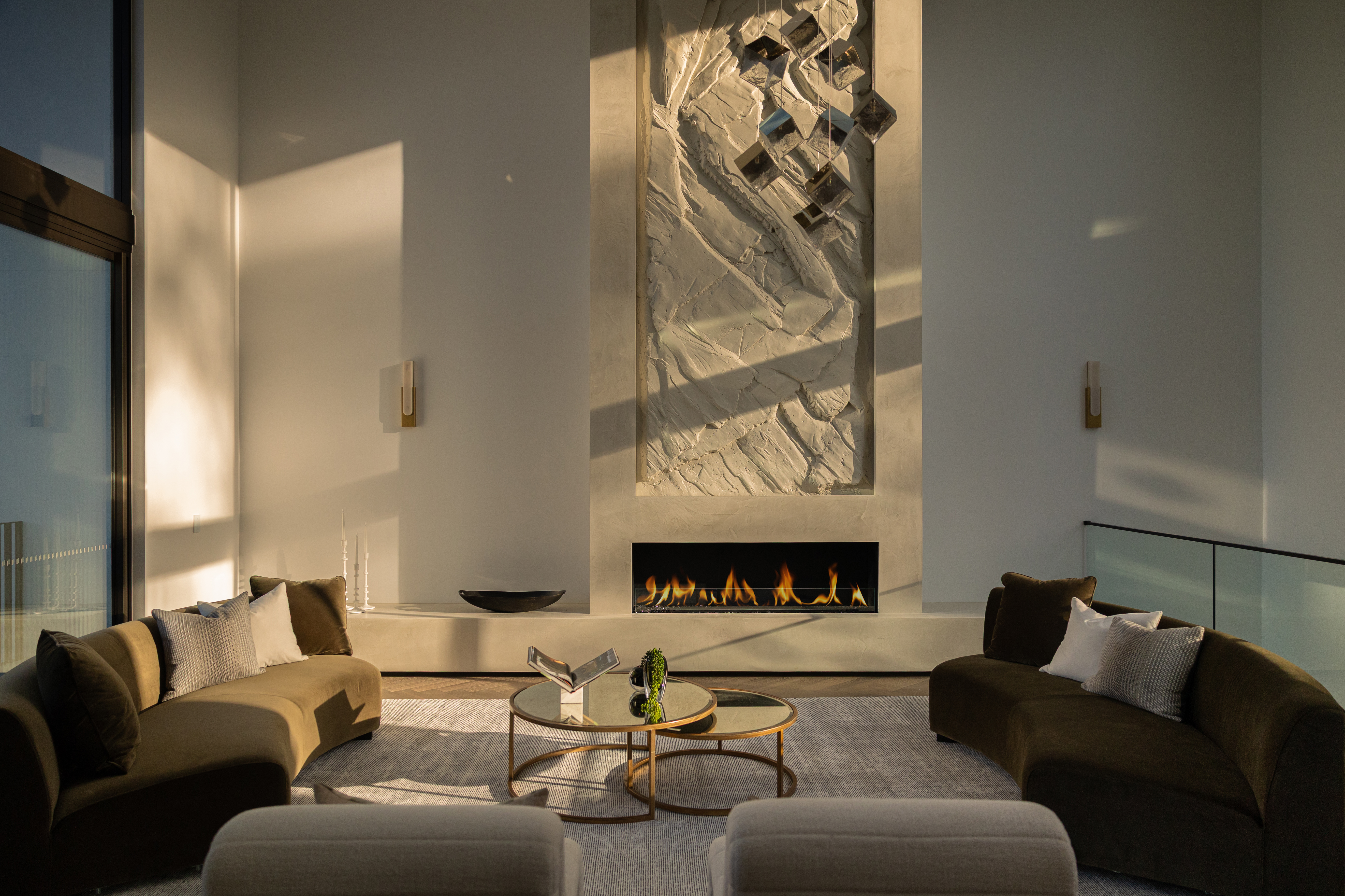 Modern Family Home - Image 4