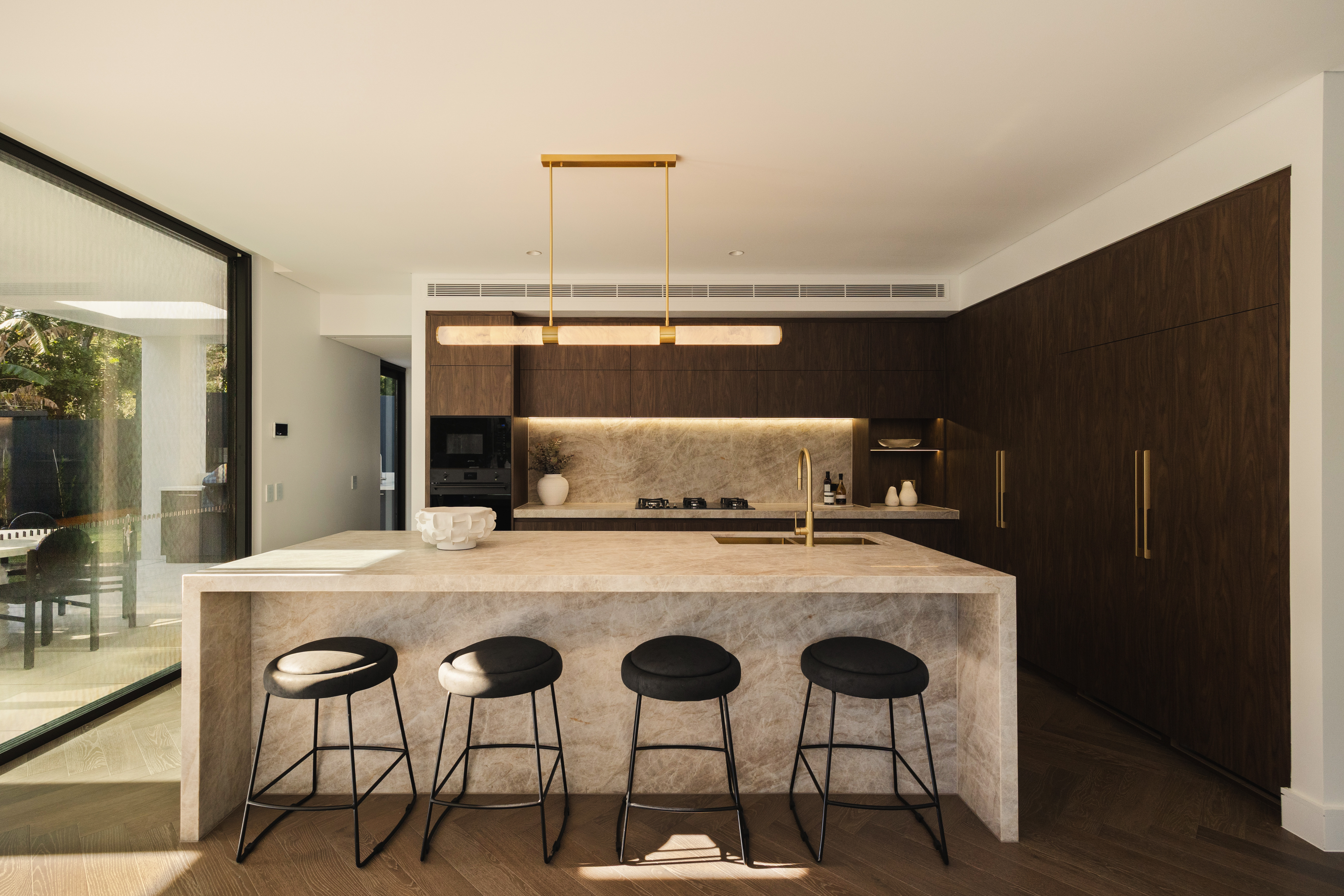 Modern Family Home - Image 8