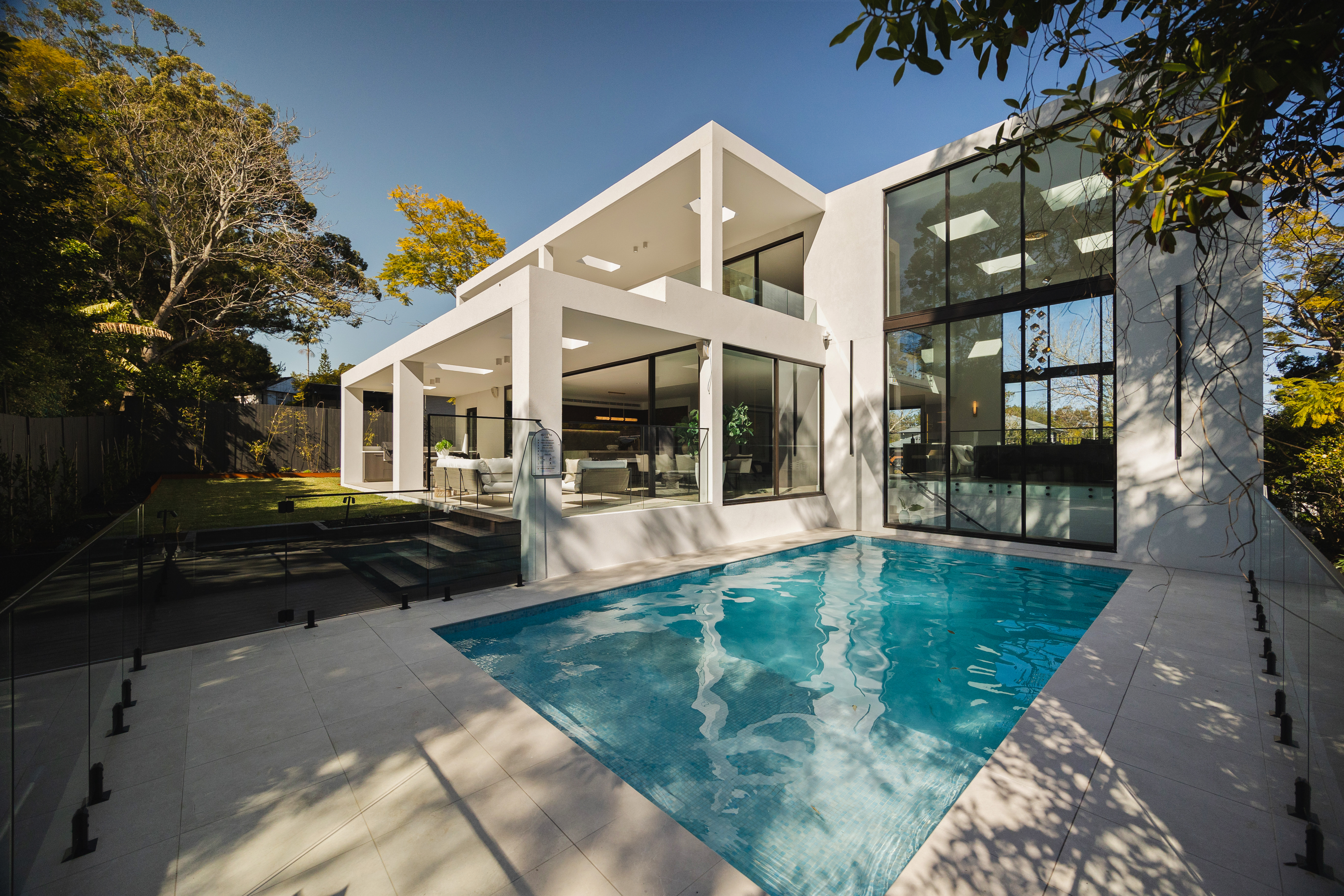 Modern Family Home - Image 23